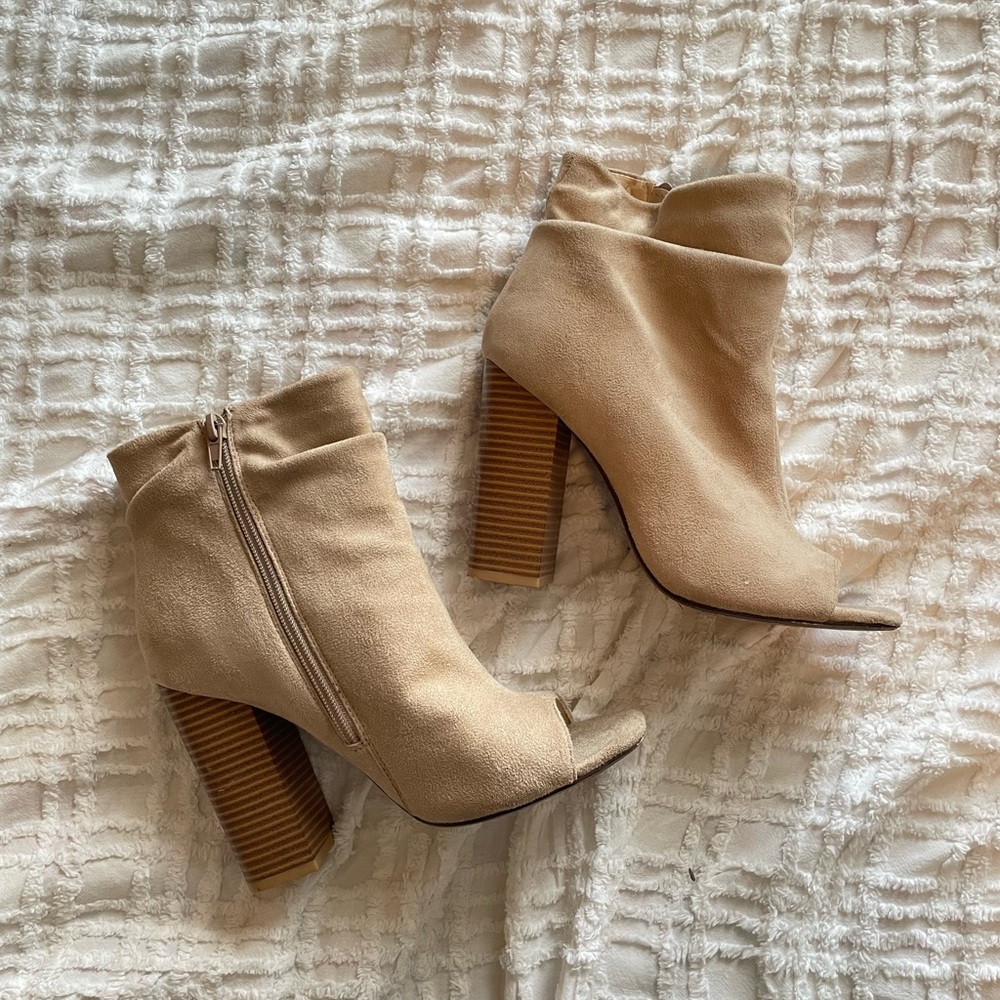 Nude beige cream heels